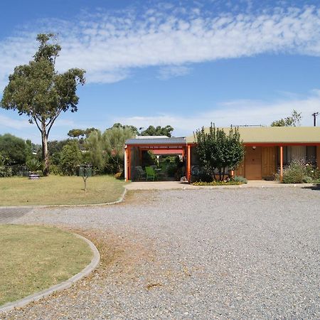 Milang Lakes Motel Bagian luar foto